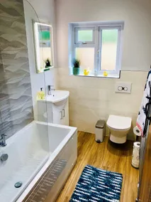 Self contained small bungalow, short walk to beach - Image 5