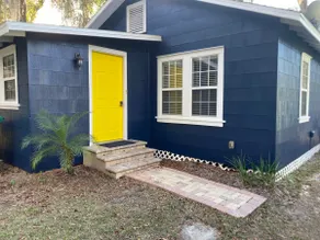 Southern Comfort 2-BR Cottage-Downtown Inverness - Image 3