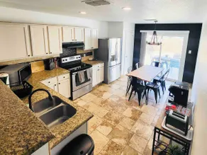Charming East Austin House *Tesla, COTA, airport* - Image 5