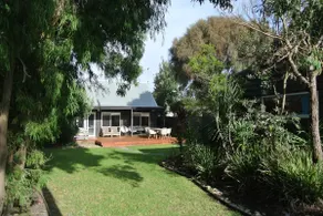 Clambake Beach House - Cool retro, private yard! - Image 3