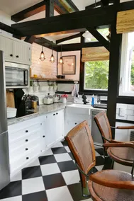 Cozy Banana Cabana w/ soaking tub heated floors in secluded garden - Image 5