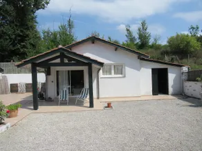 Chalet with pool & garden near town centre - Image 2