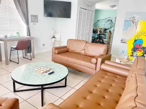 Pelican Paradise-Sleeps 7,Pet,6 min walk to beach - Image 3