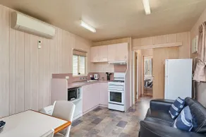 Family Cabin - Image 3