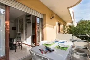 House with garden near the sea - Image 3