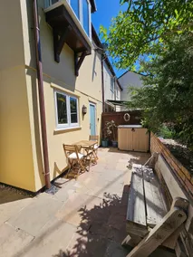 Homely 2-bedroom retreat, steps from the beach - Image 4