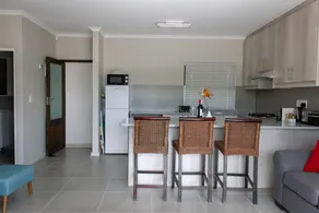 Modern central flat near wine route & Medi-Clinic - Image 2