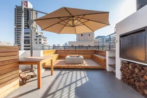 Huge Penthouse with private Rooftop Hot Tub - Image 2