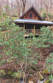 Charming Creekside Cabin - Image 2