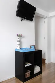Private, modern Central Sunset suite - Image 4