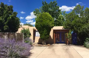 Adorable Adobe + Pet-Friendly + Minutes to Plaza - Image 3