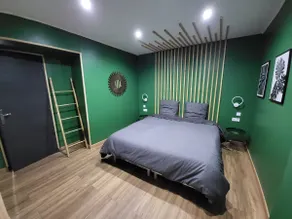 Nice suite with jacuzzi, sauna, giant screen - Image 2