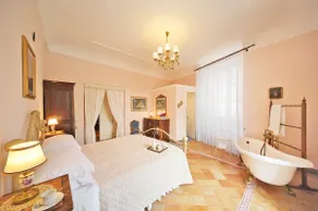 Historical Home in Castellabate - Image 3