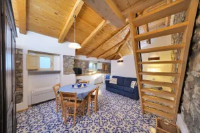 Enchanting loft and stunning views! - Image 4