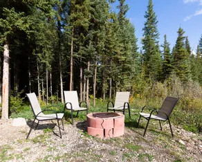 Beautiful house near the river. Close to Sundre. - Image 5