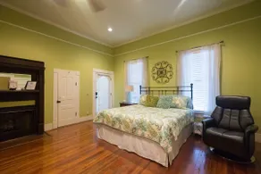 Hummingbird 1BR/1BA NearTroy Kitchen/LivingRoom - Image 2