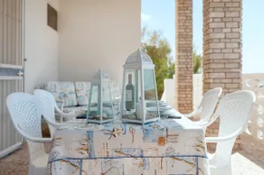 Villa by the sea - Image 4