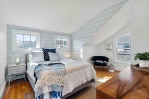 4 Bed Water View w/ Parking - Image 5