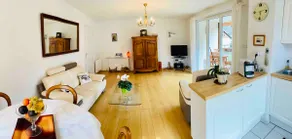 Beautiful modern 3 bedroom, bright, large south-facing balcony - Image 3