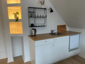 Large, nice room with private kitchenette and bathroom - Image 4