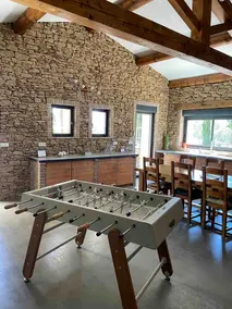 Villa avec piscines privées intérieure et piscine extérieure Gite Les Aiguiers - Image 4