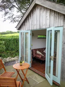 The Beech Hut - Peaceful countryside retreat - Image 5