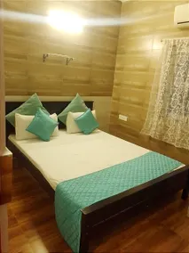 1bhk fully AC cozy condo with Backyard view - Image 3