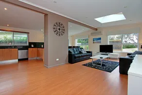 Hilltop Retreat - close to the beach, pet friendly - Image 4