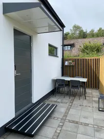 Bright, modern, small guest house - Image 3