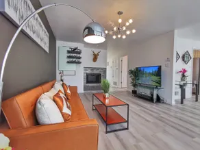 1800U - Modern 3B2B Upper Unit @ FWY & Light Rail - Image 3