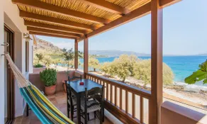 Seafront Comfortable 2 Bedroom Apartment with View - Image 3