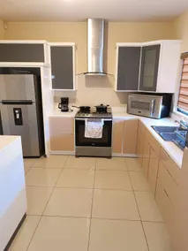 Excellent location, safe and spacious - Image 5