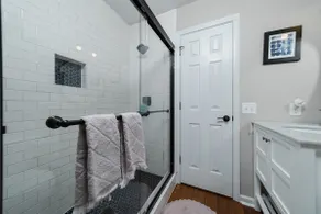 Renovated Haymount Home.Less than 10 min from I-95 - Image 4