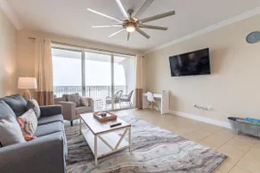 Spacious 1King/2Bath w/stunning lake view - Image 3