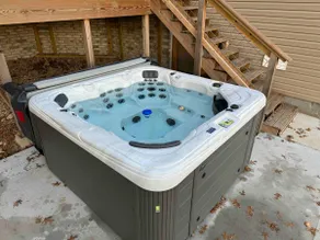 New Hot Tub Lake View King Suite FAST WiFi 75” TV - Image 2