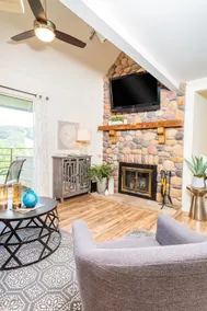 Vibrant Vacay - Studio Loft for 4 with Deck, Wifi, Hot Tub & Pools - Image 5