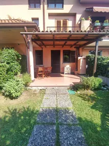 Lallas Home with garden and lake view - Image 4