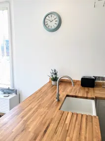 Charming 2 br apartment next to worthing station, close to town and seafront - Image 5