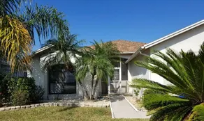 Spacious & amazing lake view with pool. 4/2 - Image 3