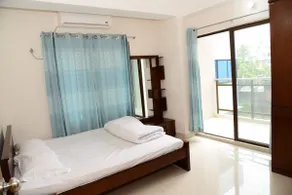 Light Bright Stylish Aptartment & Safe Peaceful Stay - Image 2