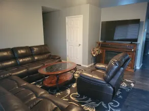 Cheerful 3 bedroom walking distance to hospital - Image 3