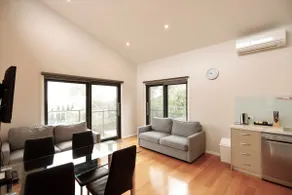 Seal Two Bedroom Sea View Condo - Apollo Bay - Image 4