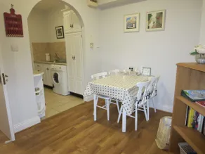 Superb Location! Walk Everywhere! Wi-Fi - Image 4