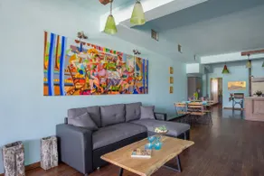 'Out of the Blue' central, quiet apt on Seafront - Image 2