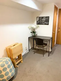 Pretty Suite in Lincoln Park w/HVAC +free parking - Image 2