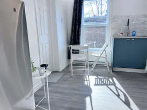 Entire house with Free Parking- 10 min to Montreal - Image 3