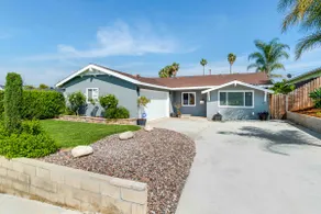The Famous Red Door Hidden Gem Sleeps 8 LA & OC - Image 3