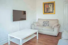 Modern 2 Bedroom Apartment in Central Edinburgh - Image 2