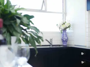 Perfectly located, stylish studio - Image 5