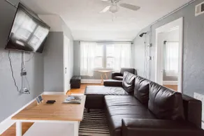 Well Appointed Two Bed At The Heart of Everything - Image 3